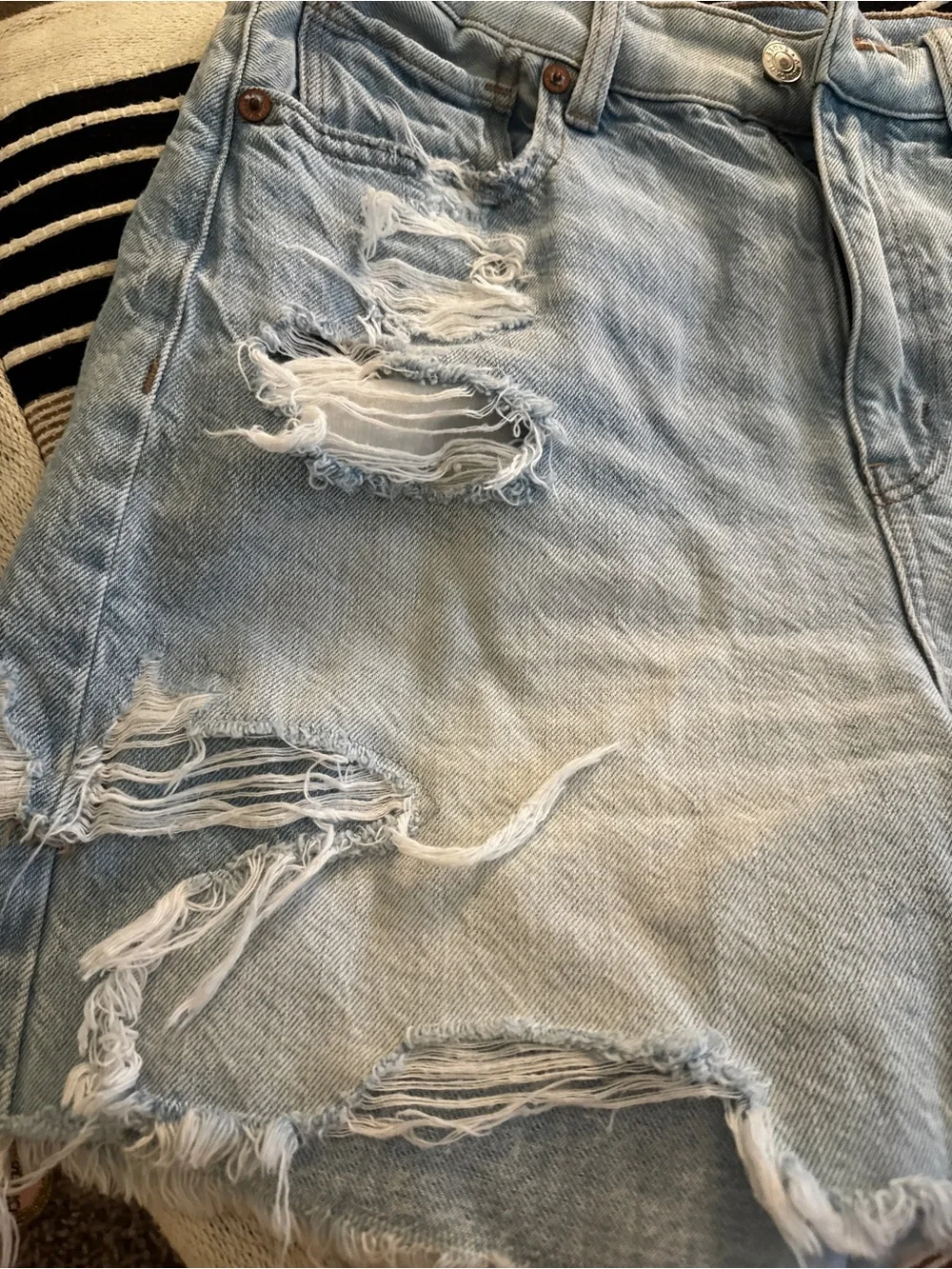 AE Denim Baggy Mom Short in light acid wash